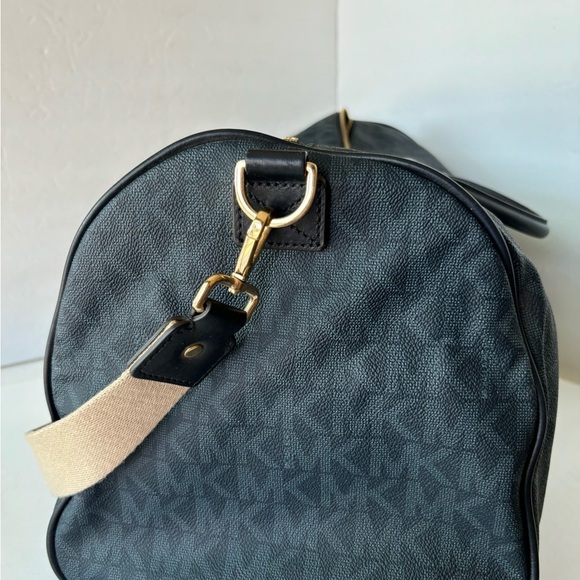 Michael Kors EUC Navy Printed Canvas Duffel Bag. - Picture 4 of 11